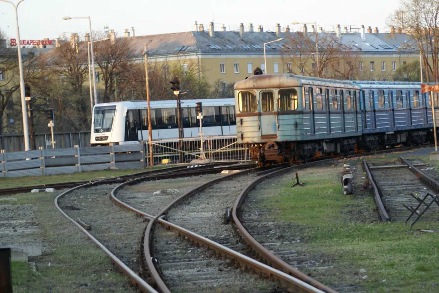 1738475-zajezdnia-metra-linii-m2-w-budapeszcie.jpg
