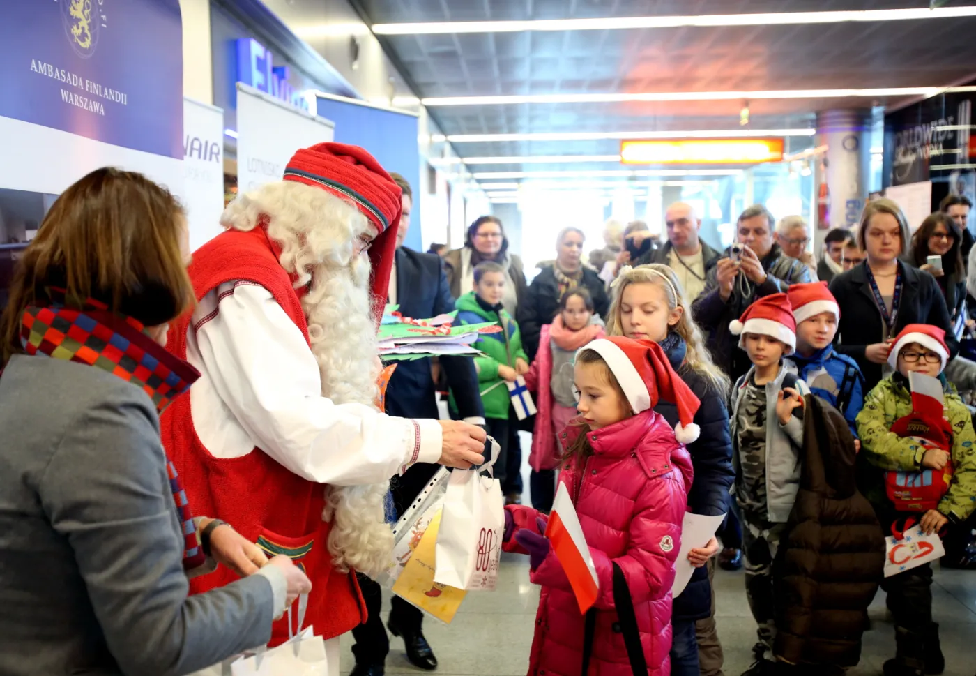 2009860-swiety-mikolaj-z-rovaniemi-przylecial.jpg
