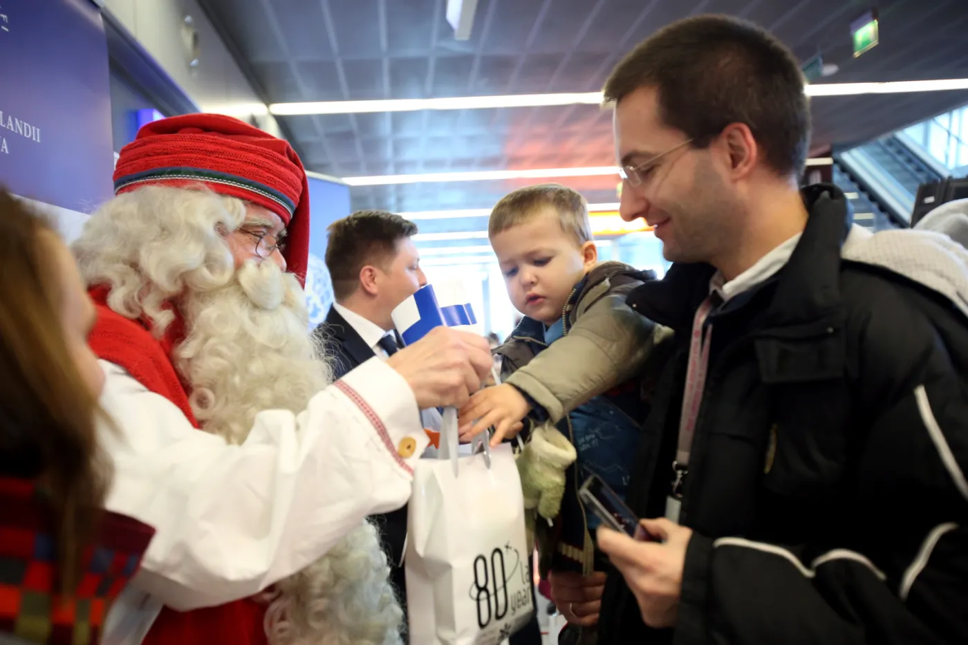 2009876-swiety-mikolaj-z-rovaniemi-przylecial.jpg