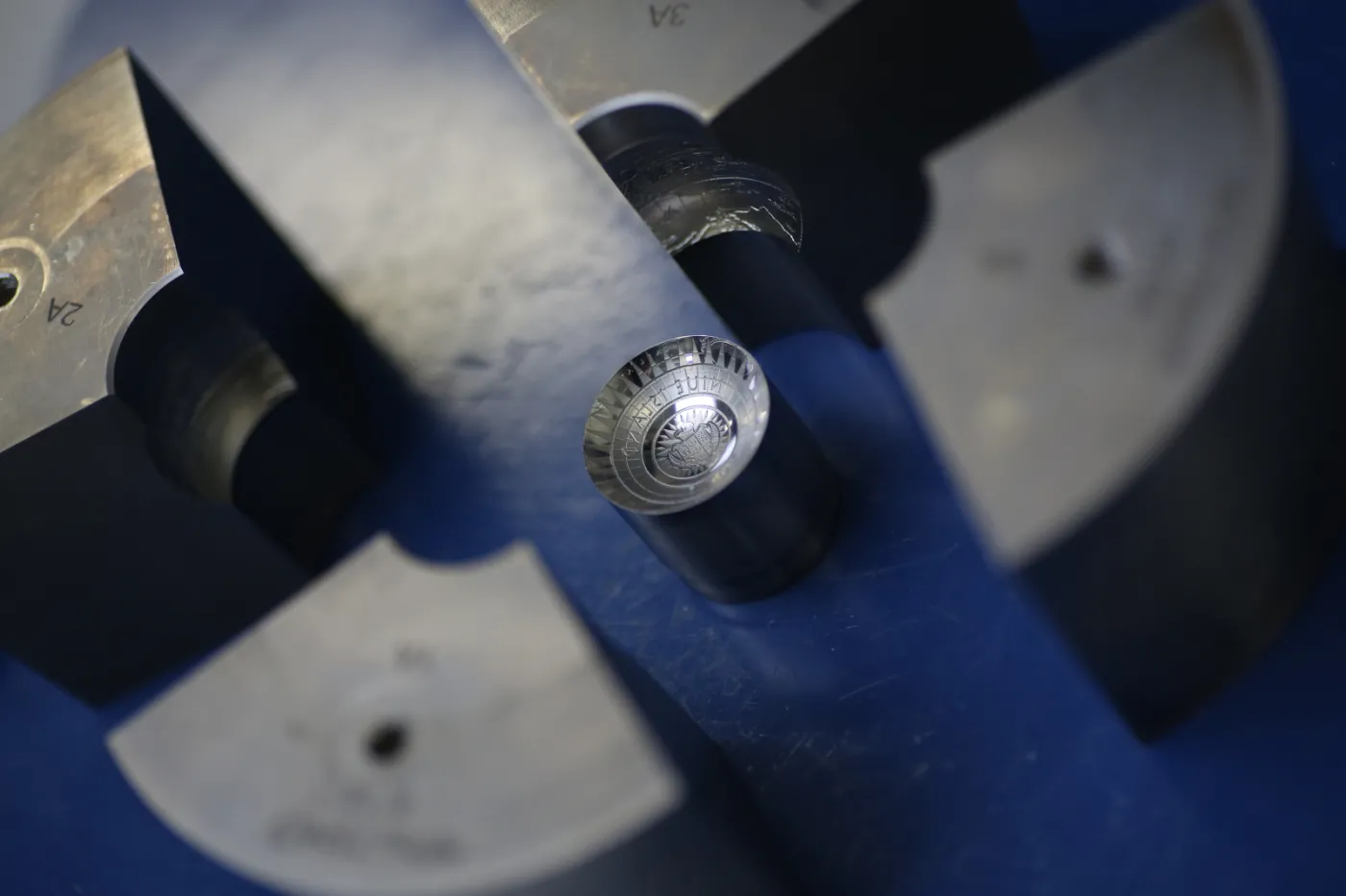 Pierwsza na świecie moneta w kształcie kuli. Tak powstaje polski pieniądz 3D