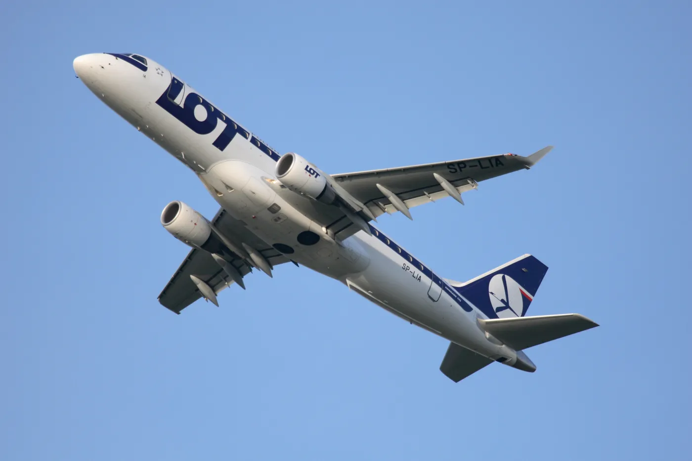 Ekspansja polskiego przewoźnika. LOT kupi 49 proc. udziałów w estońskiej linii Regional Jet