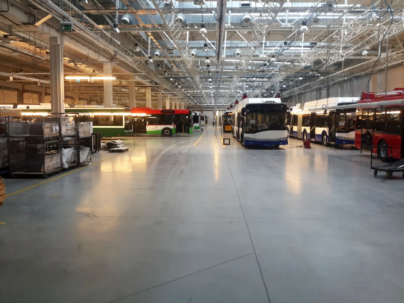 Kraków: Podpisano umowę na 38 nowych autobusów od Solarisa za 75 mln zł