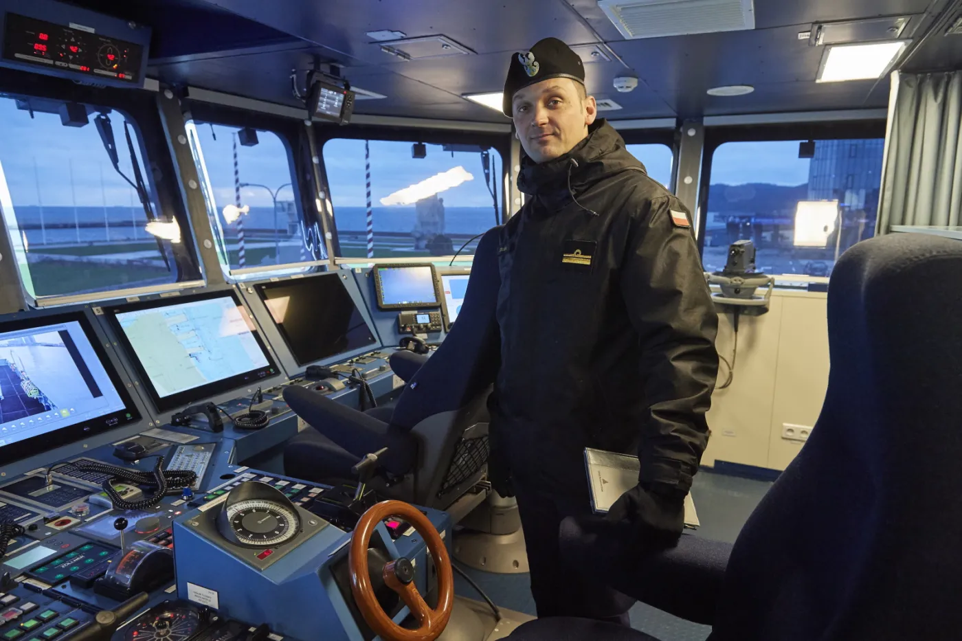 3173506-dowodca-niszczyciela-min-orp-kormoran.jpg