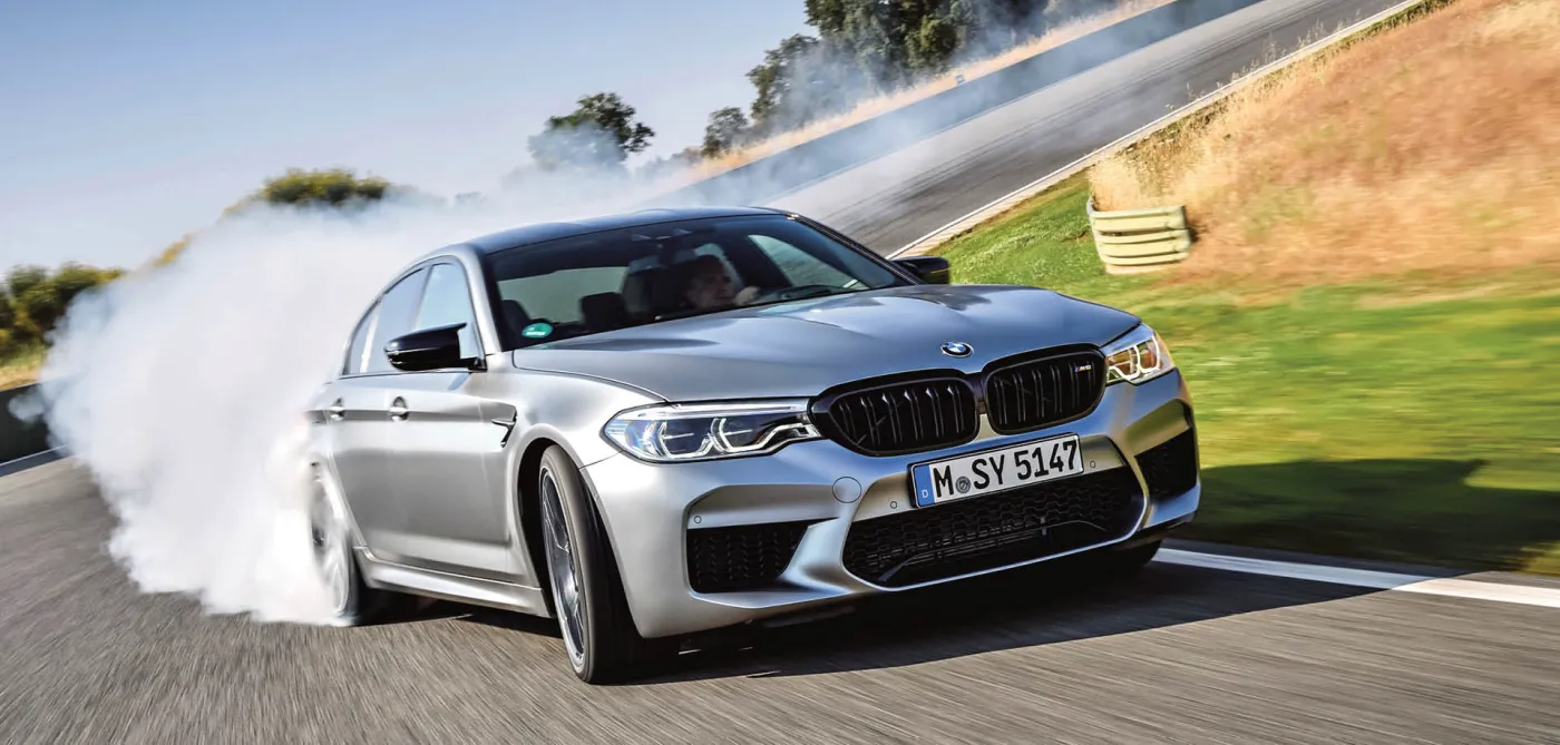 Bąk: Ewolucja hoduje grubasków. BMW M5 [MOTOFELIETON]