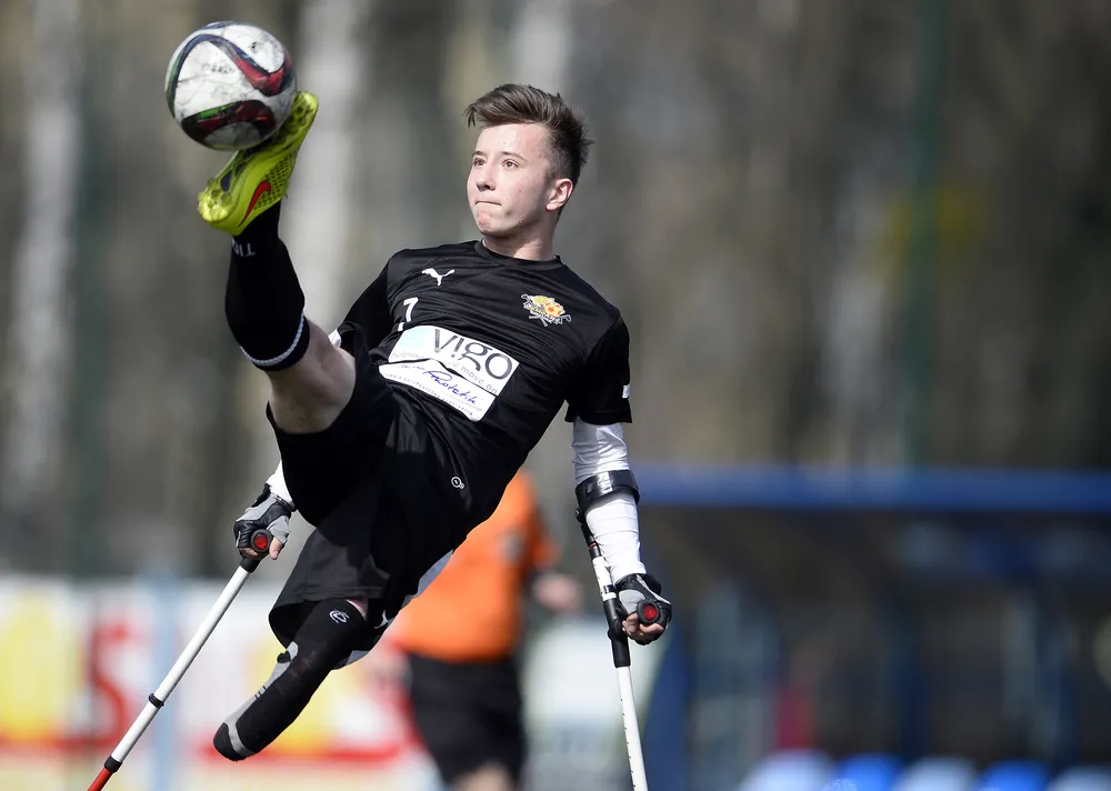 Jedną nogą w finale, czyli jak się gra w piłkę o kulach