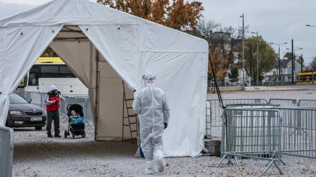 Szczyt zachorowań na przełomie listopada i grudnia [PROGNOZY]