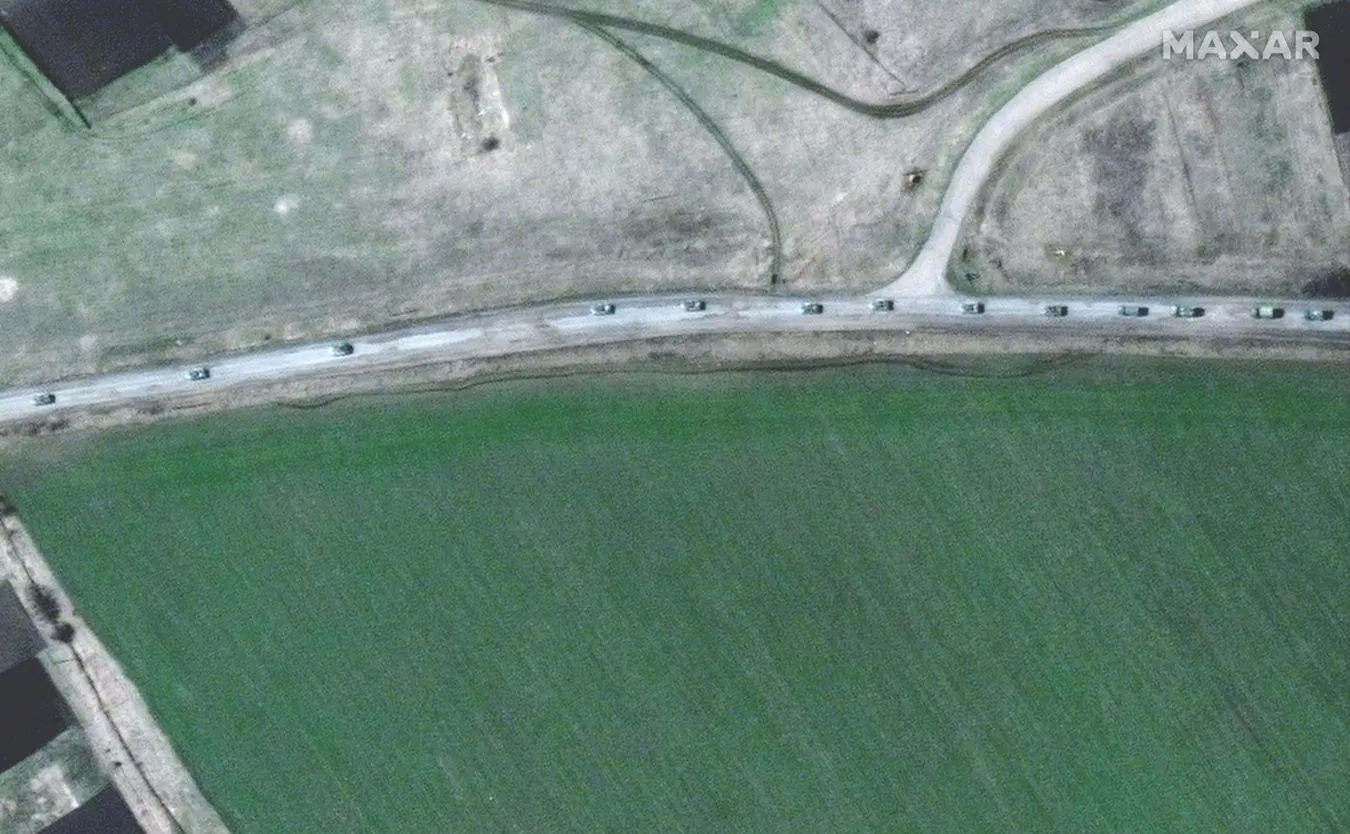 12-kilometrowy konwój wojskowy na wschód Charkowa. Są zdjęcia satelitarne
