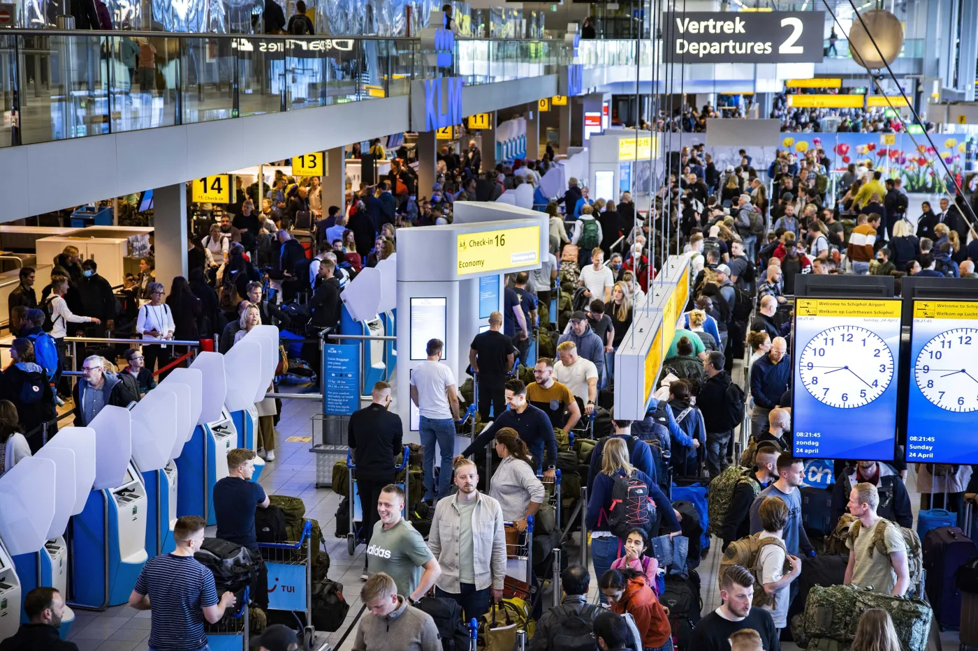Kolejny dzień chaosu na lotnisku Schiphol w Amsterdamie
