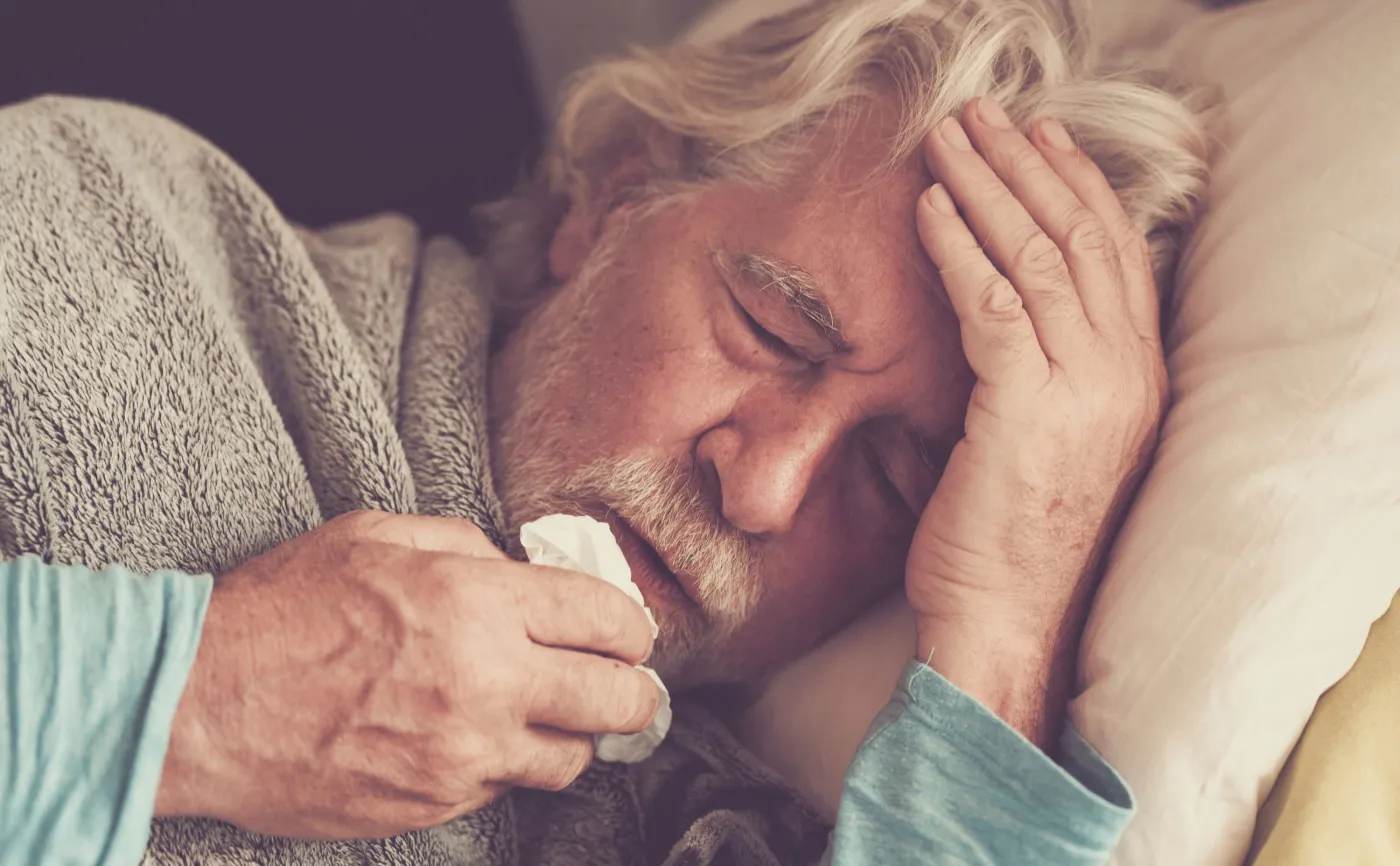 Bezsenność i wypalenie zawodowe zwiększają ryzyko ciężkiego przebiegu COVID-19 [BADANIE]