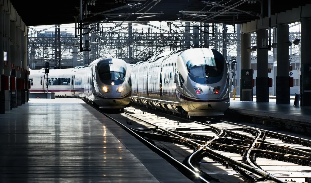ave11the_high_speed_train_moving_to_a_platform_at_railway_station_in_madrid_spain_301683.jpg