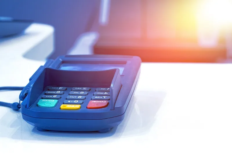 Podatnik bezgotówkowy z ulgą na terminal i zwrot VAT w ciągu 15 dni. Jest zapowiedź wiceministra finansów