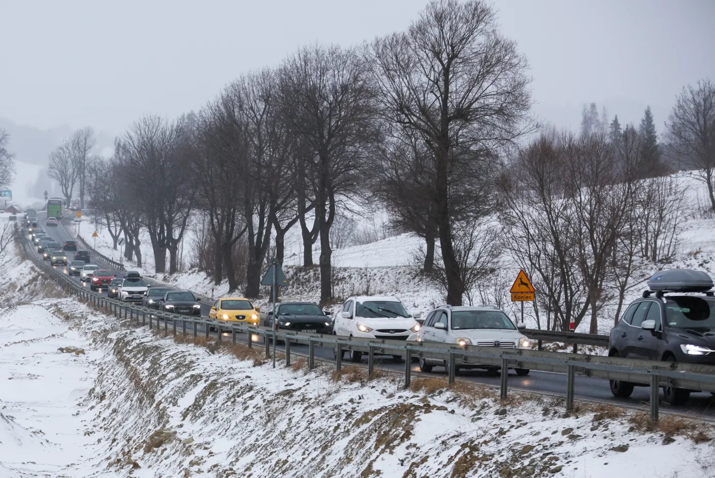 Korki na Zakopiance. Świąteczni turyści jadą pod Tatry