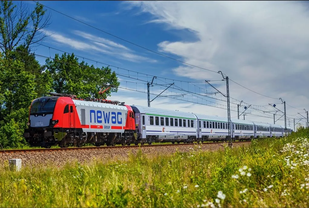 Newag dostarczy 63 lokomotywy dla PKP Intercity. To jeden z najdroższych kontraktów w historii przewoźnika
