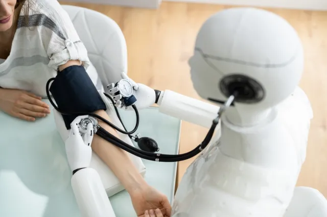 Sztuczna inteligencja kontra tradycyjna diagnostyka. Czy AI jest już w stanie zastąpić lekarza?