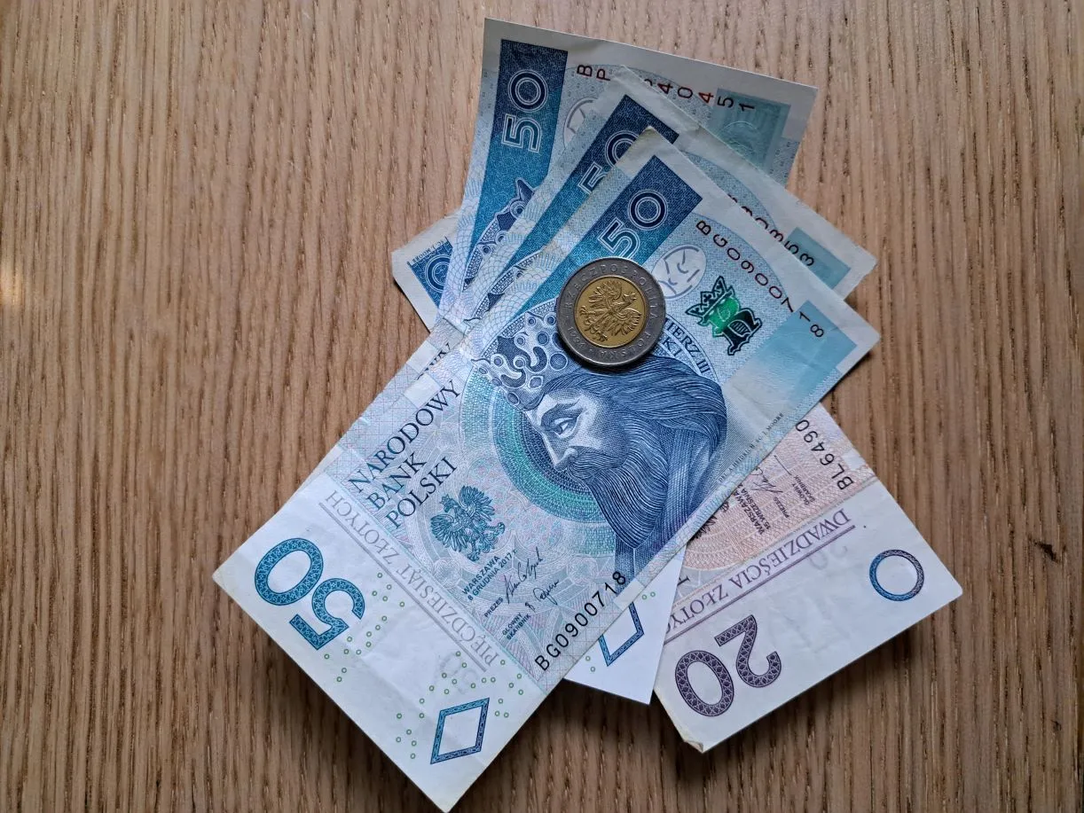 Firmy tracą pieniądze. Mimo że mogą, nie wszystkie przenoszą koszty windykacji na dłużnika