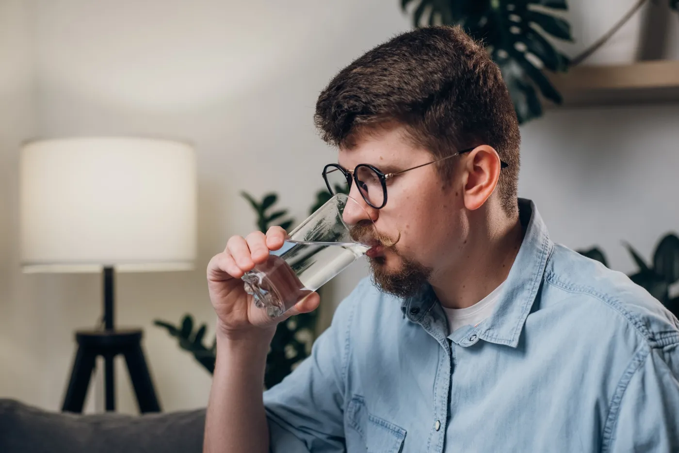 Taka woda działa jak trucizna. Polacy nie mają o tym pojęcia i piją ją hektolitrami