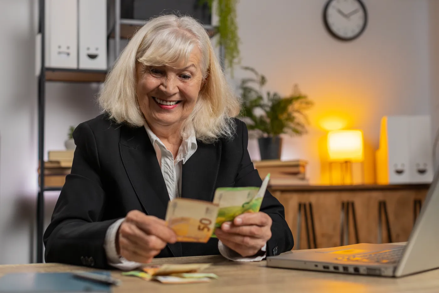 Emerytura europejska dla każdego Polaka. Ile można zyskać? Oto analiza korzyści finansowych