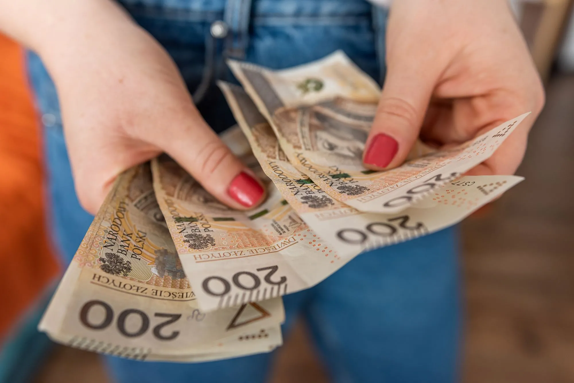 Ile Polacy wydadzą w majówkę? Podali konkretne kwoty. Tak ograniczamy wydatki