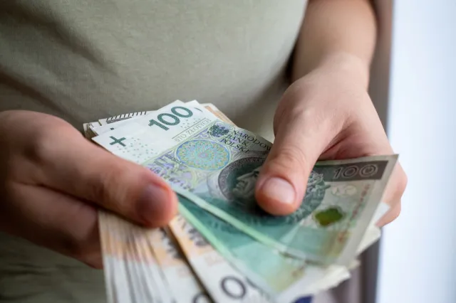 Zasiłek pielęgnacyjny dla chorych na serce w 2026 i 2027 roku. Komu należą się pieniądze?