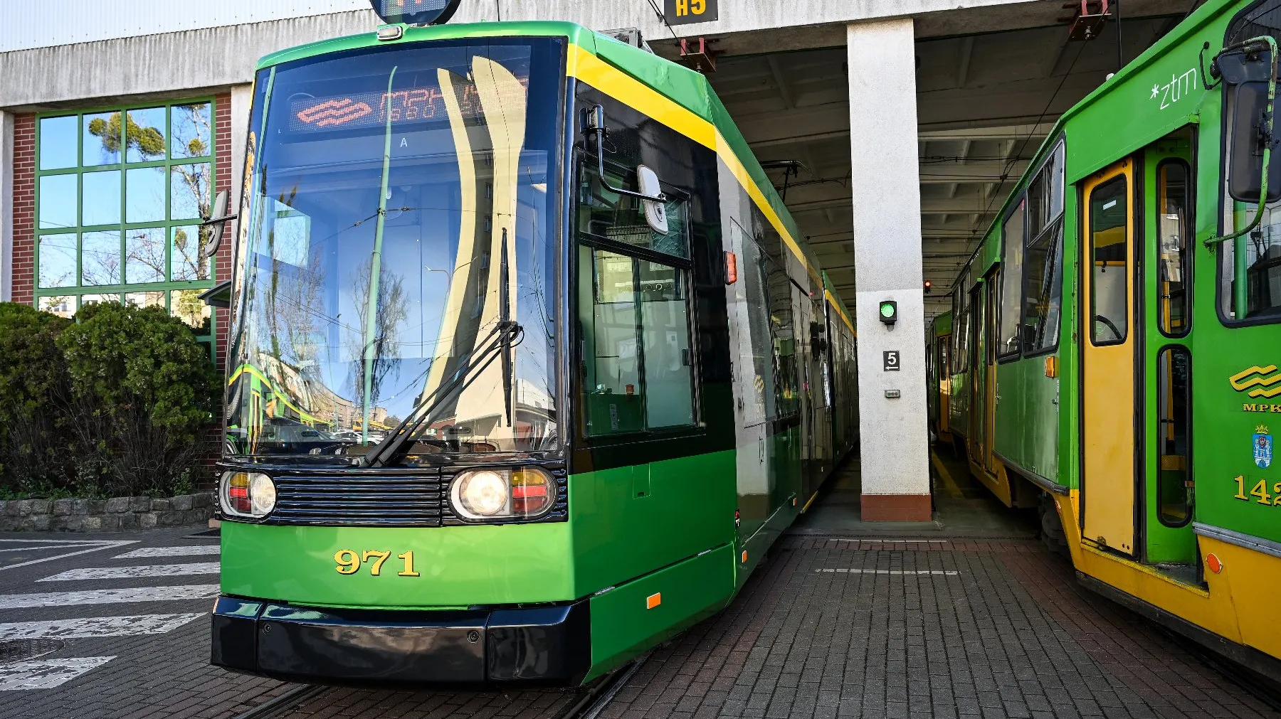 Używane poniemieckie tramwaje sypią się od zakupu. Poznań kupił 16, jeżdżą tylko 2