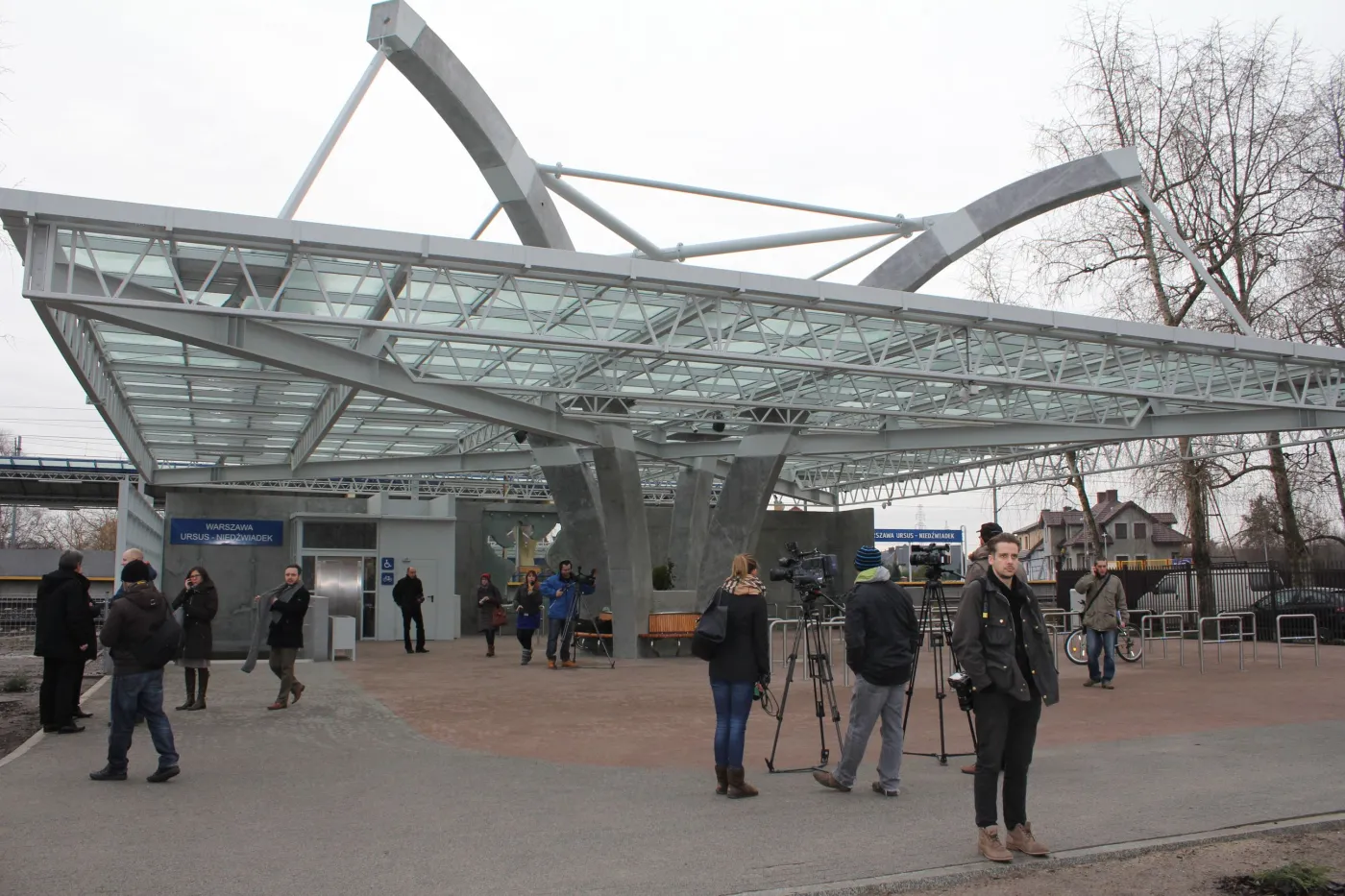 1613303-stacja-kolejowa-warszawa-ursus-niedzwiadek.jpg