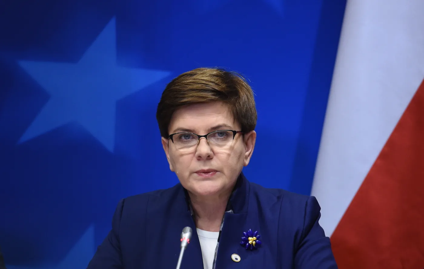 Premier Beata Szydło podczas konferencji prasowej po zakończeniu szczytu Unii Europejskiej, 18 bm., w Brukseli.