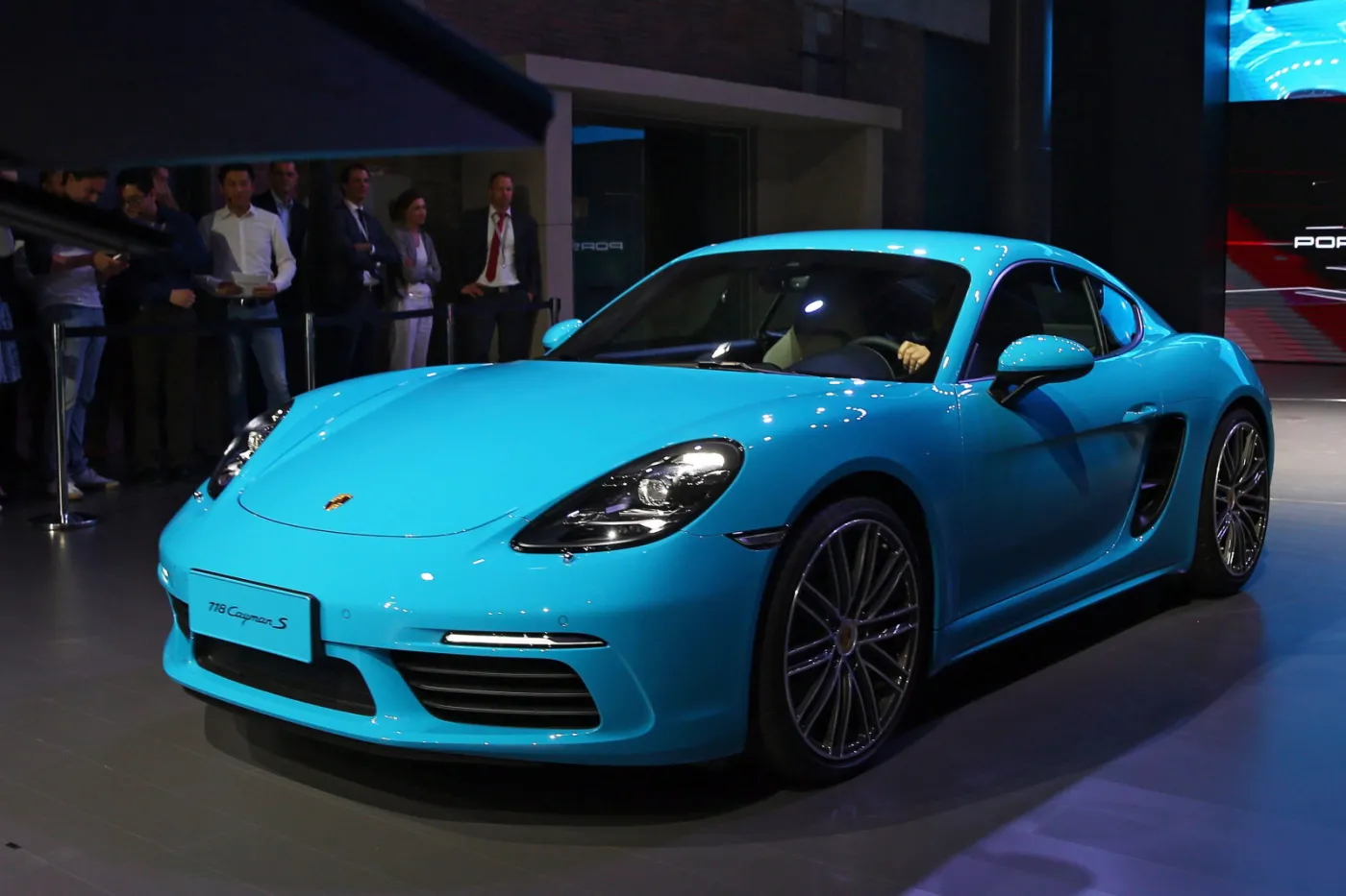2527859-porsche-718-cayman-korzysta-4-cylindrowych.jpg