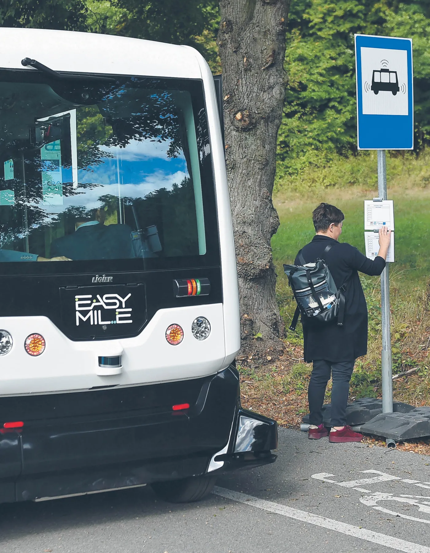 Autonomiczne autobusy wjeżdżają w naszą rzeczywistość