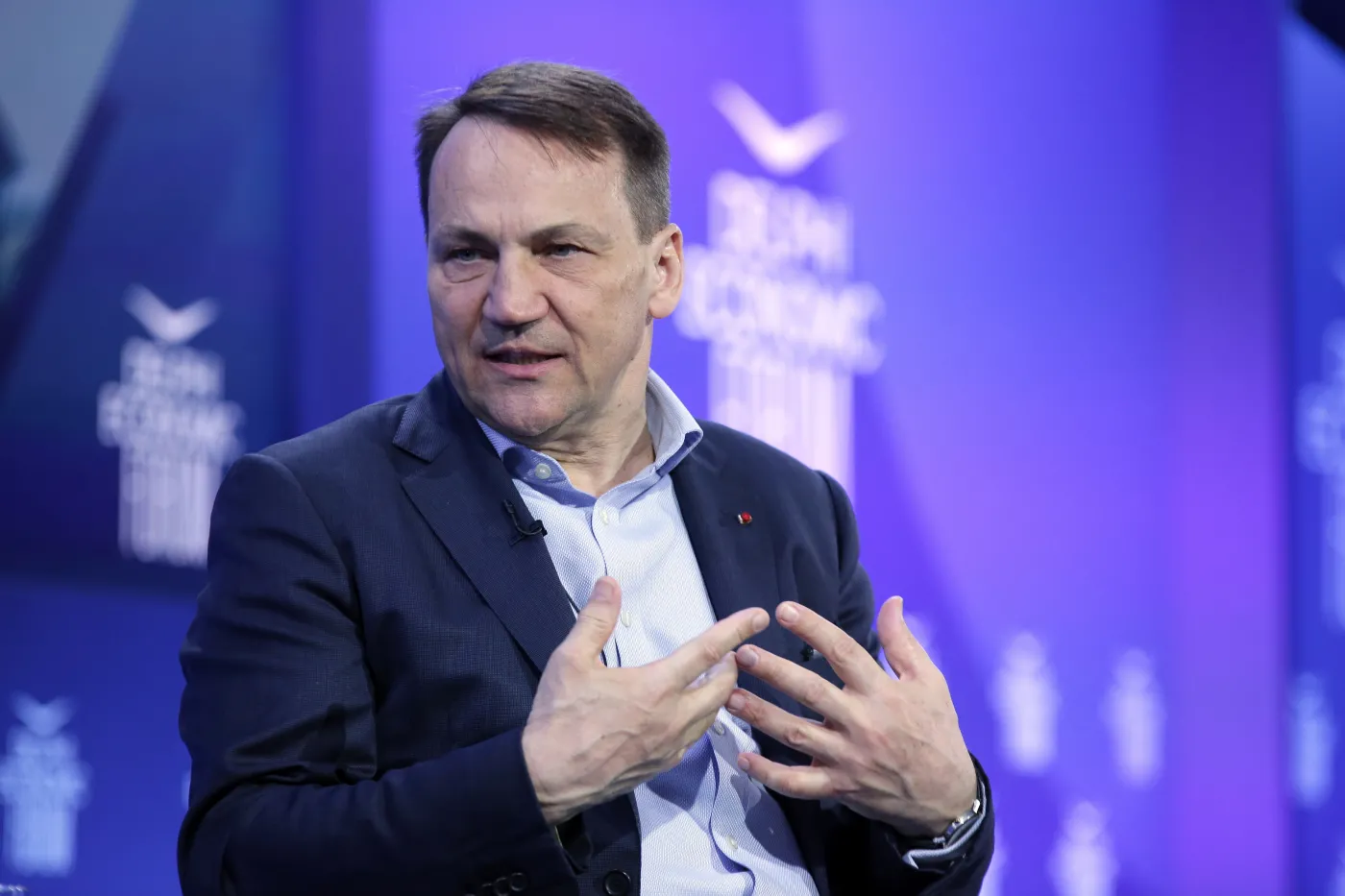 Minister Sikorski: "Jeśli się nie wydaje pieniędzy, słowa nie powstrzymają Putina"