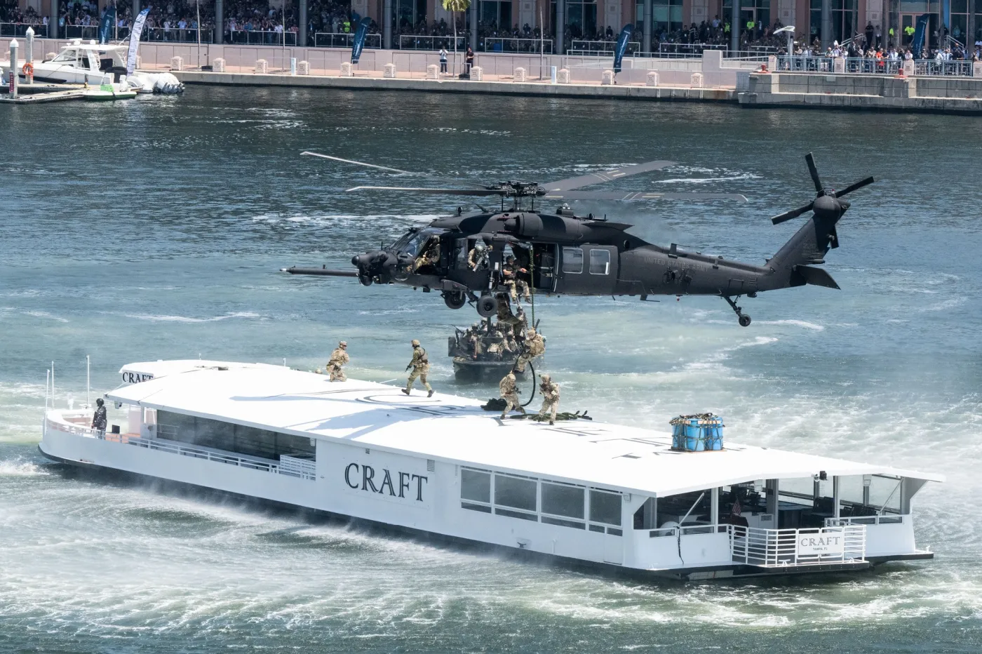 Śmigłowice MH-60 z 160 SOAR w trakcie ćwiczeń.