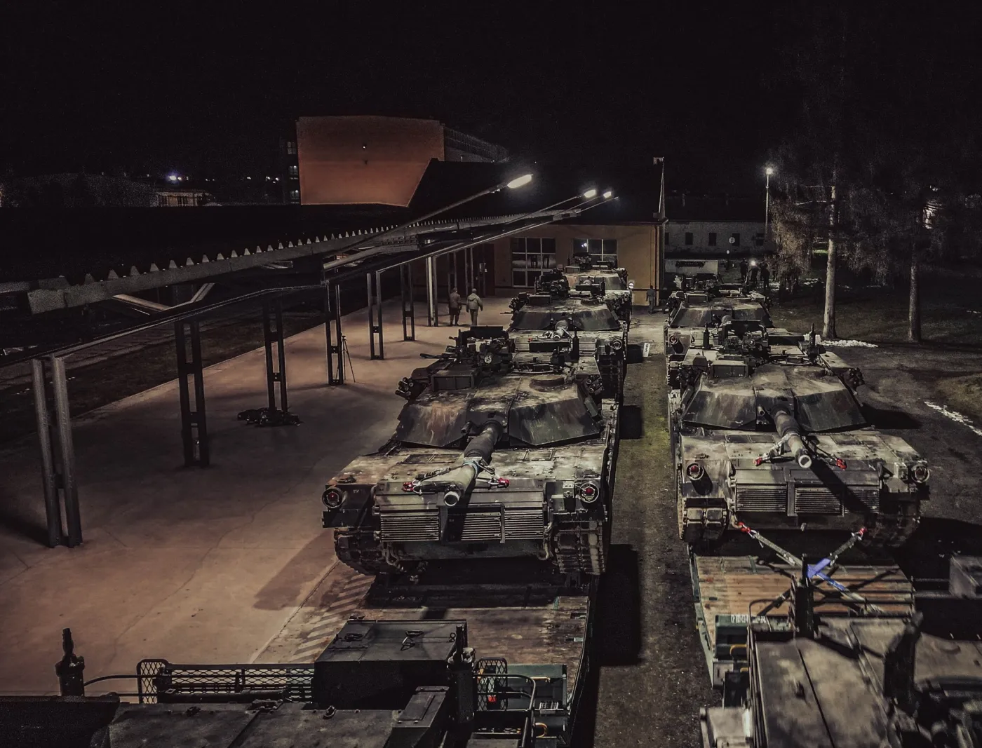 Czołgi M1A1FEP przybyły do Żurawicy koleją.