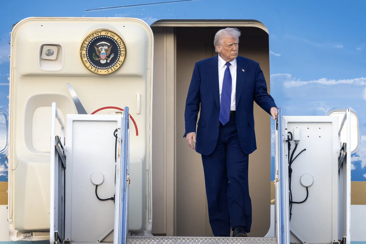 Donald Trump przekazał ciężką broń Izraelowi