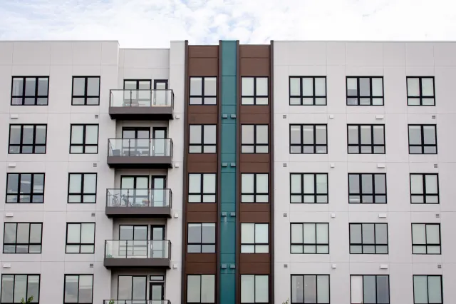 Dlaczego ceny mieszkań wciąż nie chcą spadać? Wyjątkowe zjawisko na rynku