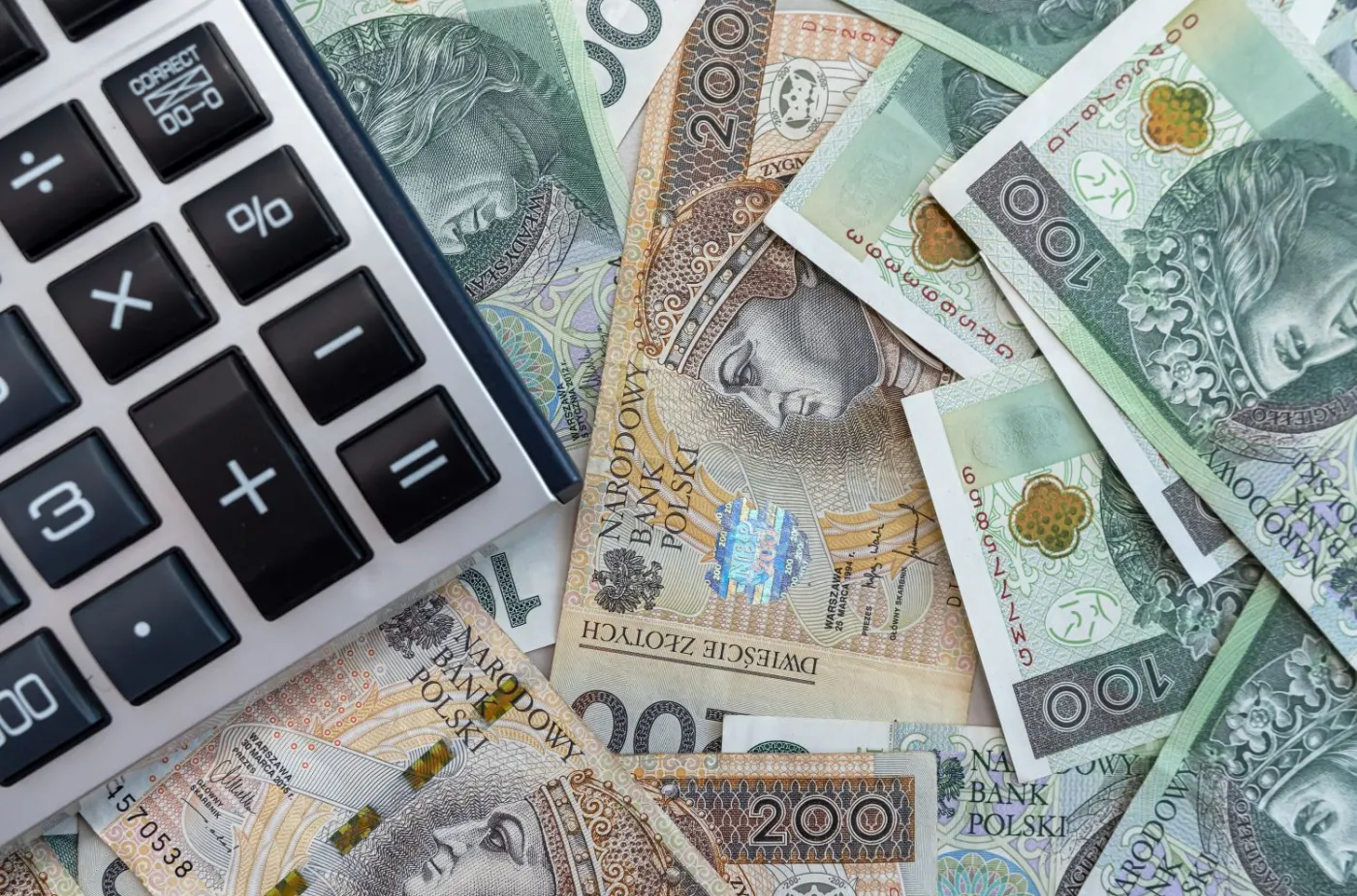 ZUS wypłaca wyższą emeryturę osobom pracującym przed 1999 rokiem. Wystarczy ten jeden dokument