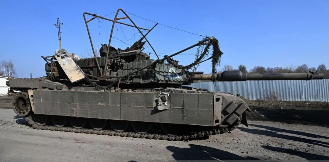 Zdobyczny czołg Abrams w rosyjskich rękach