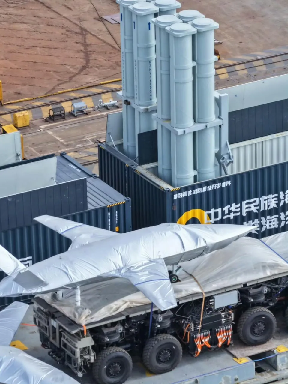 Rakiety manewrujące schowane w kontenerach