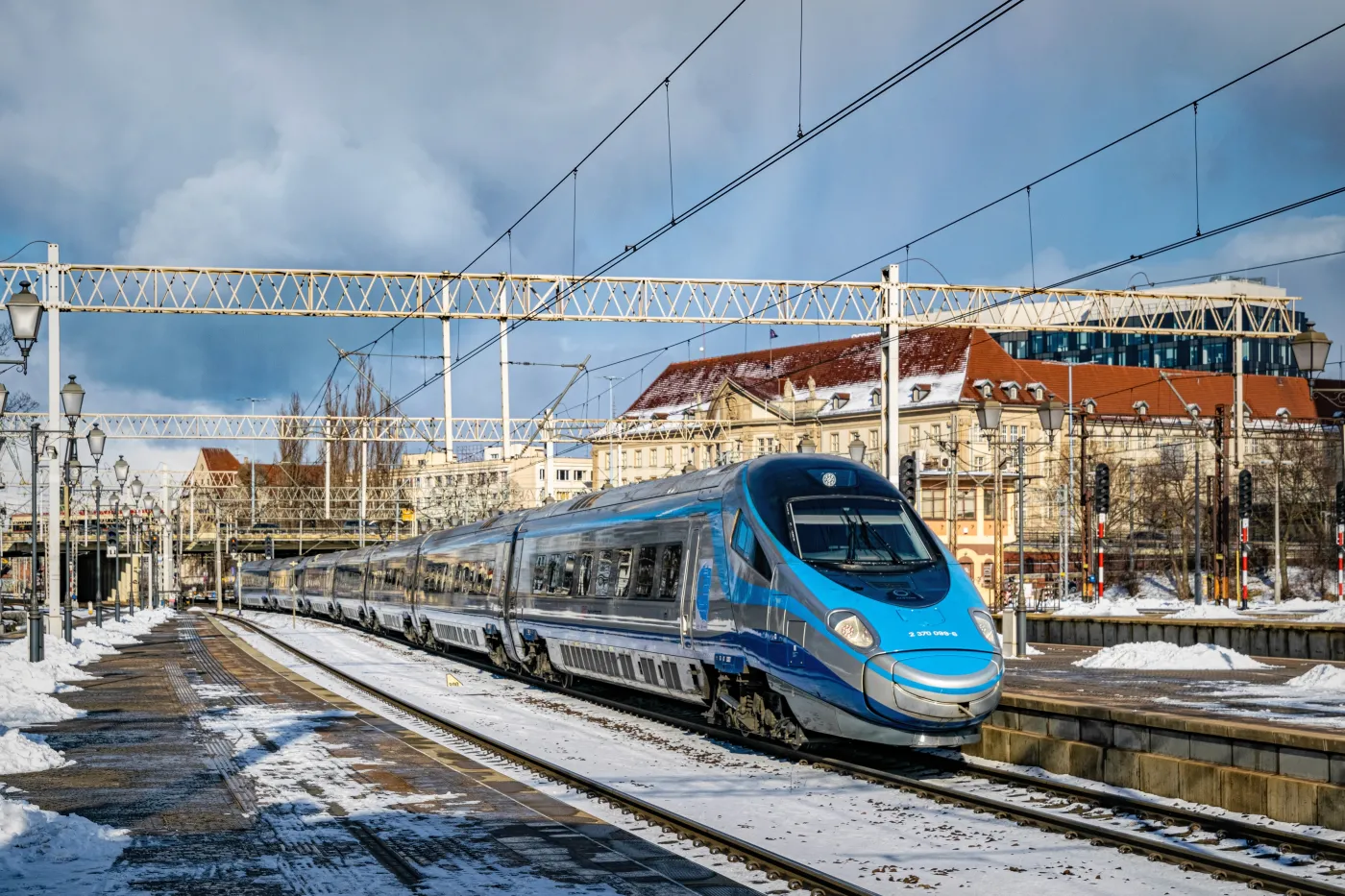 Szybkie pociągi z Polski do Czech i Niemiec. Minister zapowiada, ale mnożą się problemy