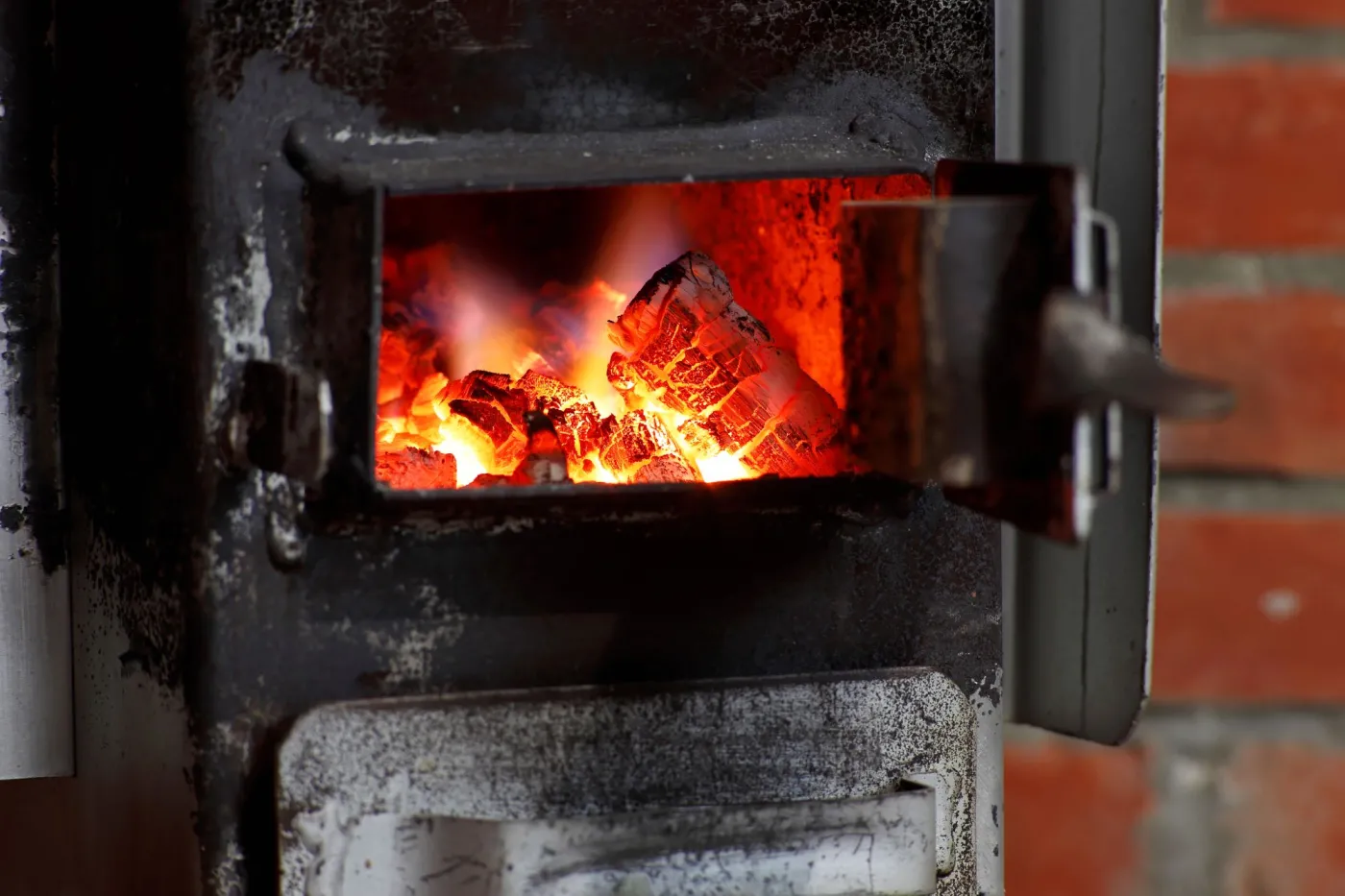 Kontrole pieców w 2026 roku. Czy grozi Ci mandat? Sprawdź, co musisz wiedzieć o nowych przepisach