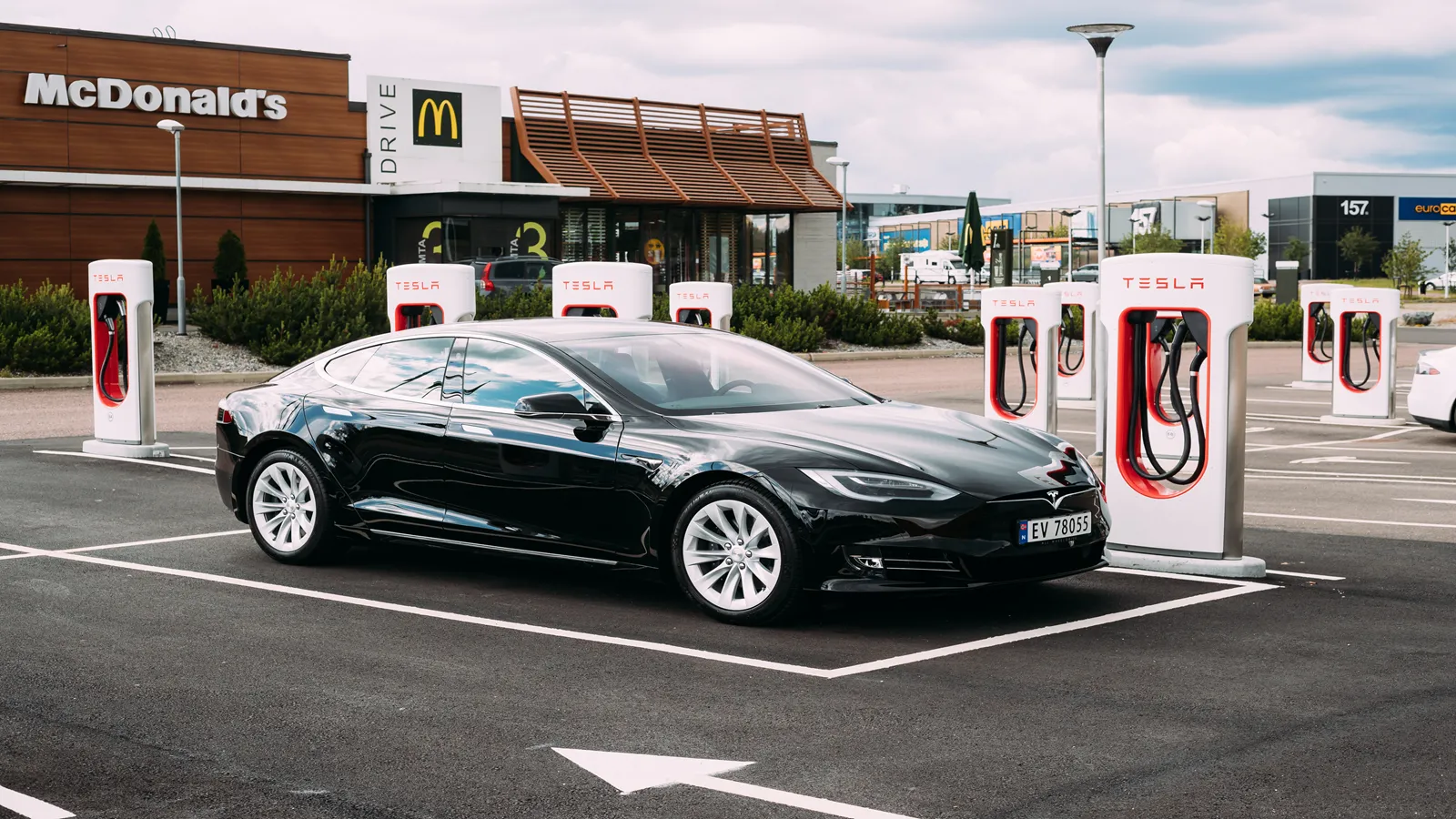 Tesla wdraża system samochodu bez kierowcy