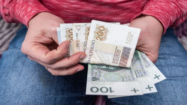 Ekonomiści uważają, że na tańsze kredyty będziemy musieli poczekać. Stopy procentowe w maju: co zdecyduje RPP