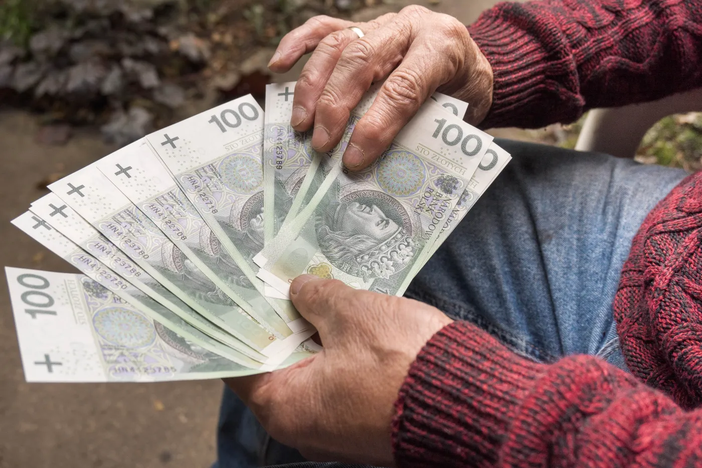 Dodatkowe pieniądze dla seniorów i to co miesiąc. Rekordowe wypłaty. Jest tylko jeden warunek
