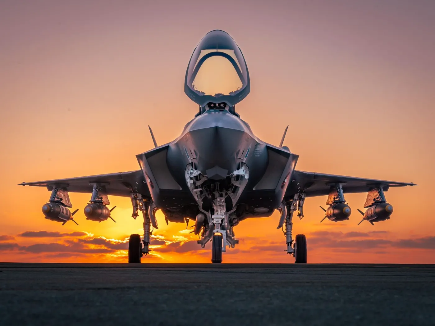 Izraelski F-35I Adir w trybie bestii może podwiesić pod skrzydła 4 bomby GBU-31 JDAM.