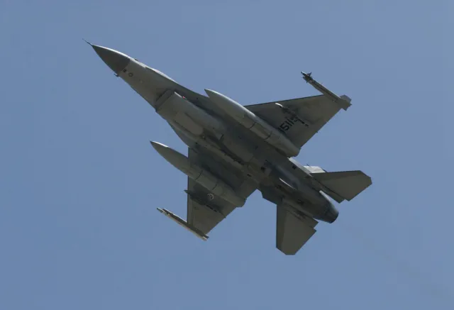 Ile kosztuje godzina lotu F-16, a ile F-35? Ile zarabia pilot F-16 w Polsce?