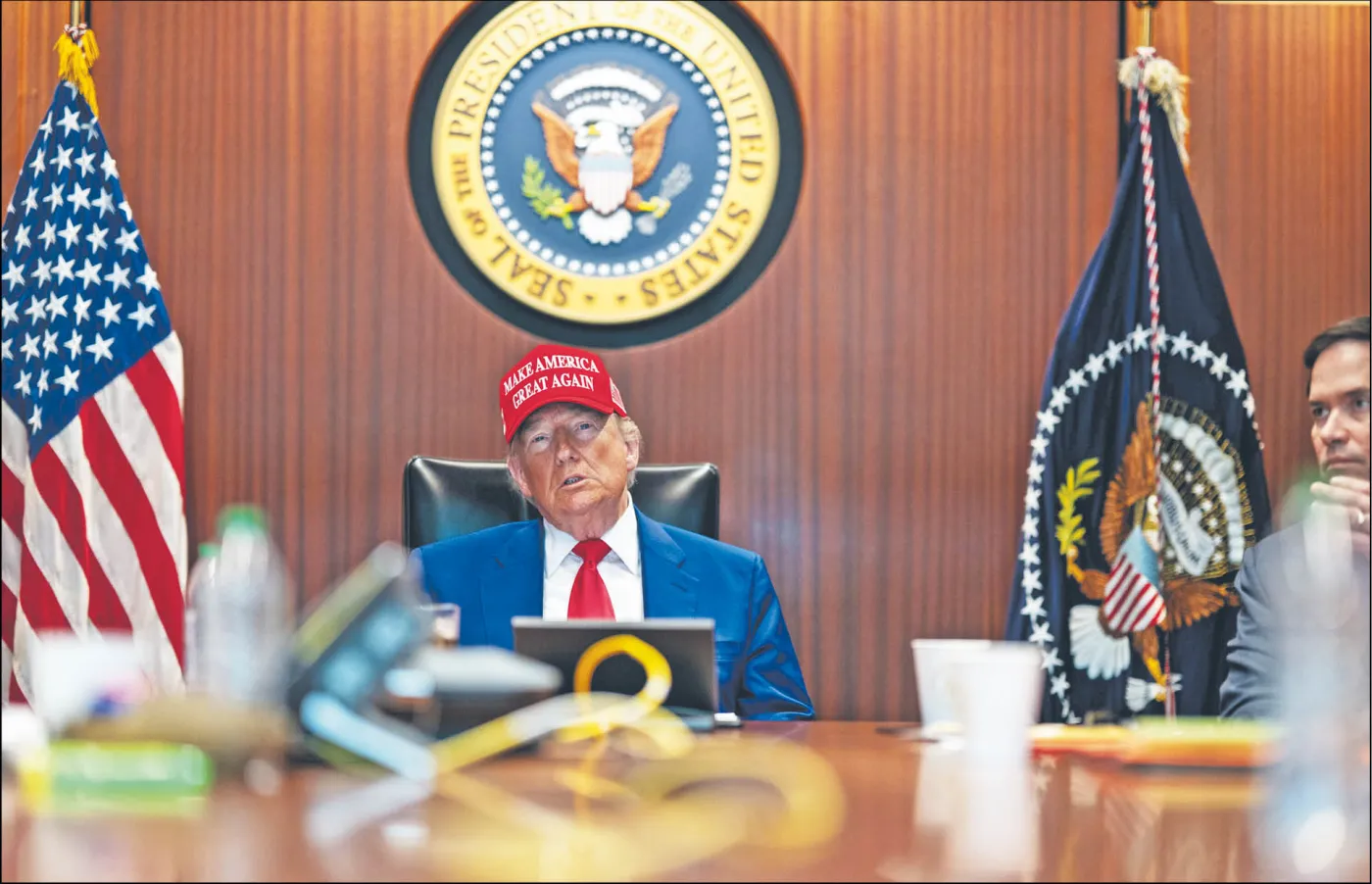 Walec ceł Trumpa rozjechał Unię Europejską. Brytyjskie media nie zostawiają złudzeń