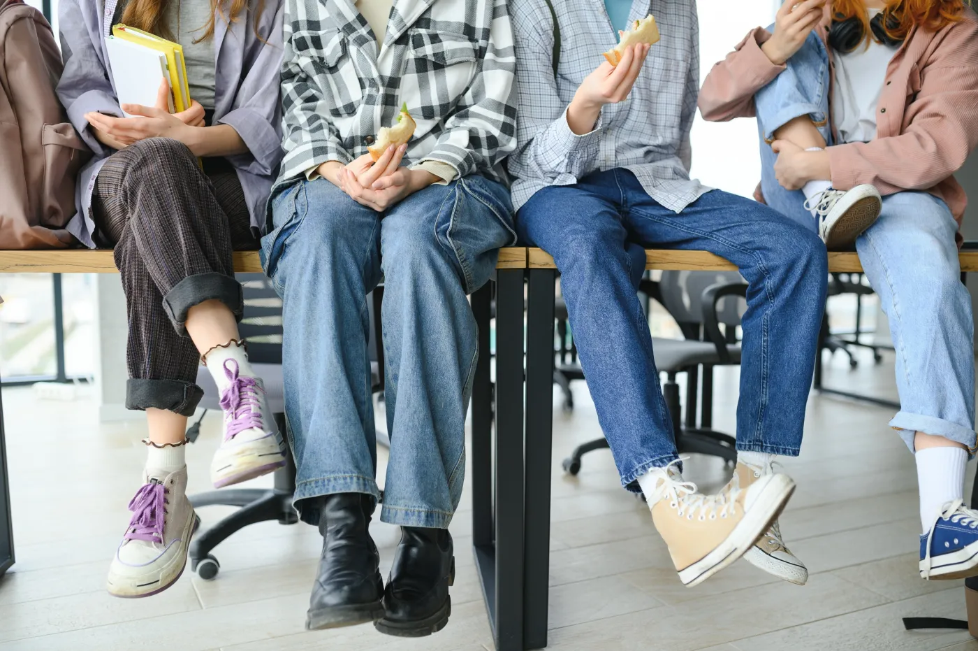 Jak przetrwać zagrożenie? Uczniowie trenują praktyczne umiejętności w sytuacjach kryzysowych