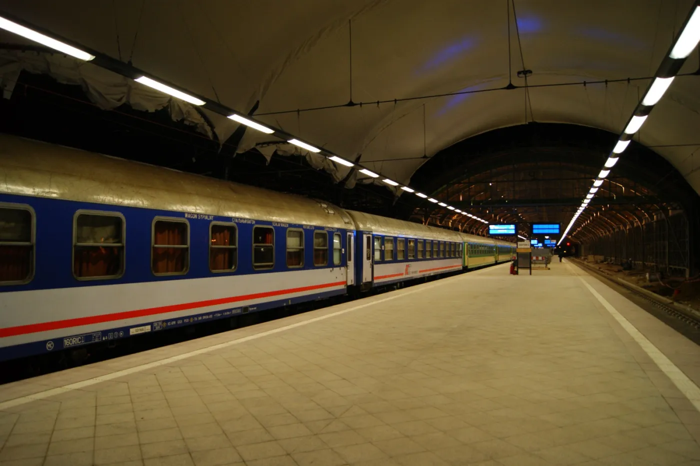 822149-peron-1-dworca-wroclaw-glowny-po-modernizacji.jpg