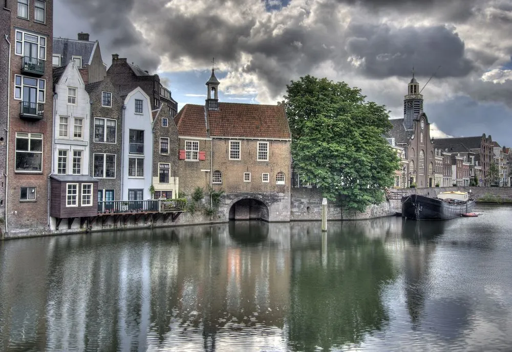 1365084-canal-in-delfshaven-in-old-part-of-rotterdam.jpg