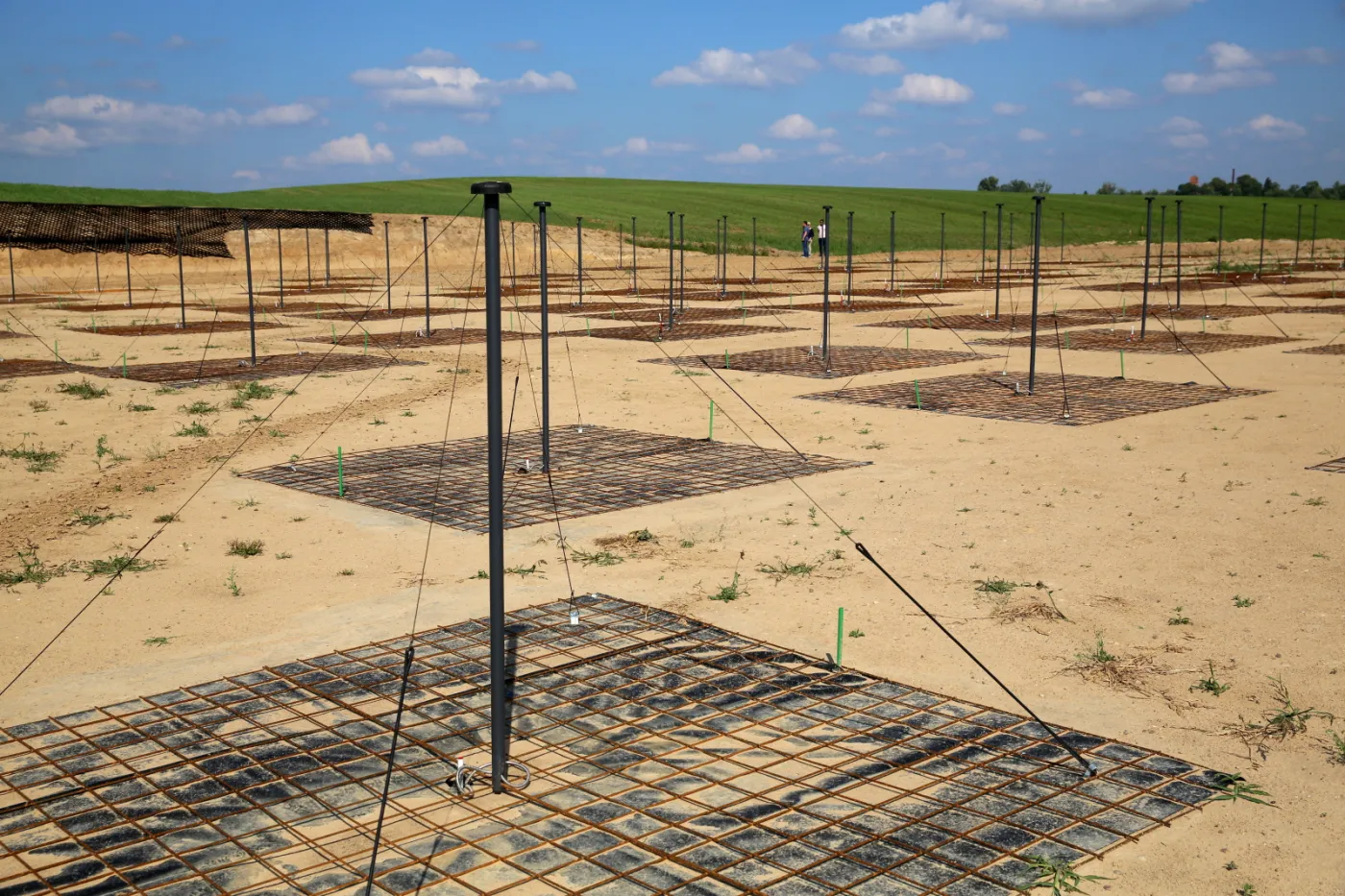 Pod Olsztynem otwiera się okno na wszechświat. Zobacz zdjęcia z budowy radioteleskopu