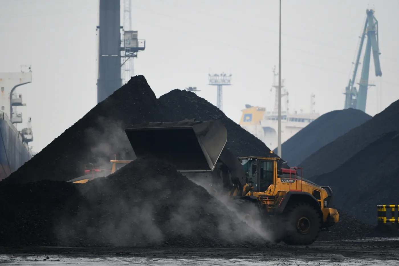 MKiŚ: Do 30 kwietnia 2023 normy jakościowe dla węgla powinny być zawieszone