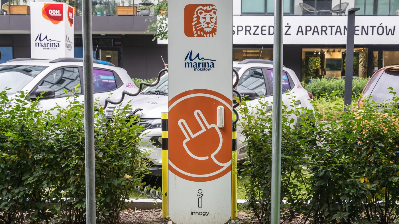Infrastruktura dla pojazdów elektrycznych zaczyna nadrabiać zaległości